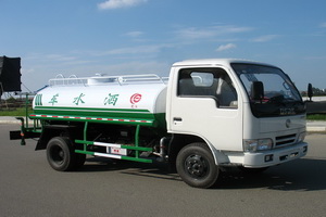 東風小霸王2噸灑水車