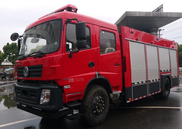 東風(fēng)153泡沫消防車(6-7T)